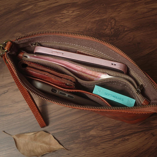 Pochette Cuir Homme Cognac – Cuir Froissé Vintage, Zippée avec Dragonne L'artisan Cuir