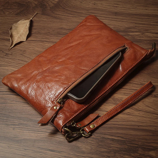 Pochette Cuir Homme Cognac – Cuir Froissé Vintage, Zippée avec Dragonne L'artisan Cuir