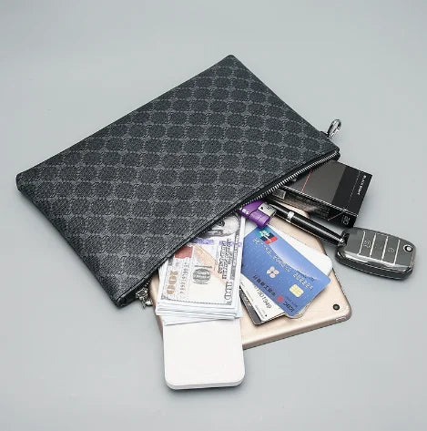 Pochette Poignet Homme à Motif Damier Noir – Zippée avec Dragonne L'artisan Cuir