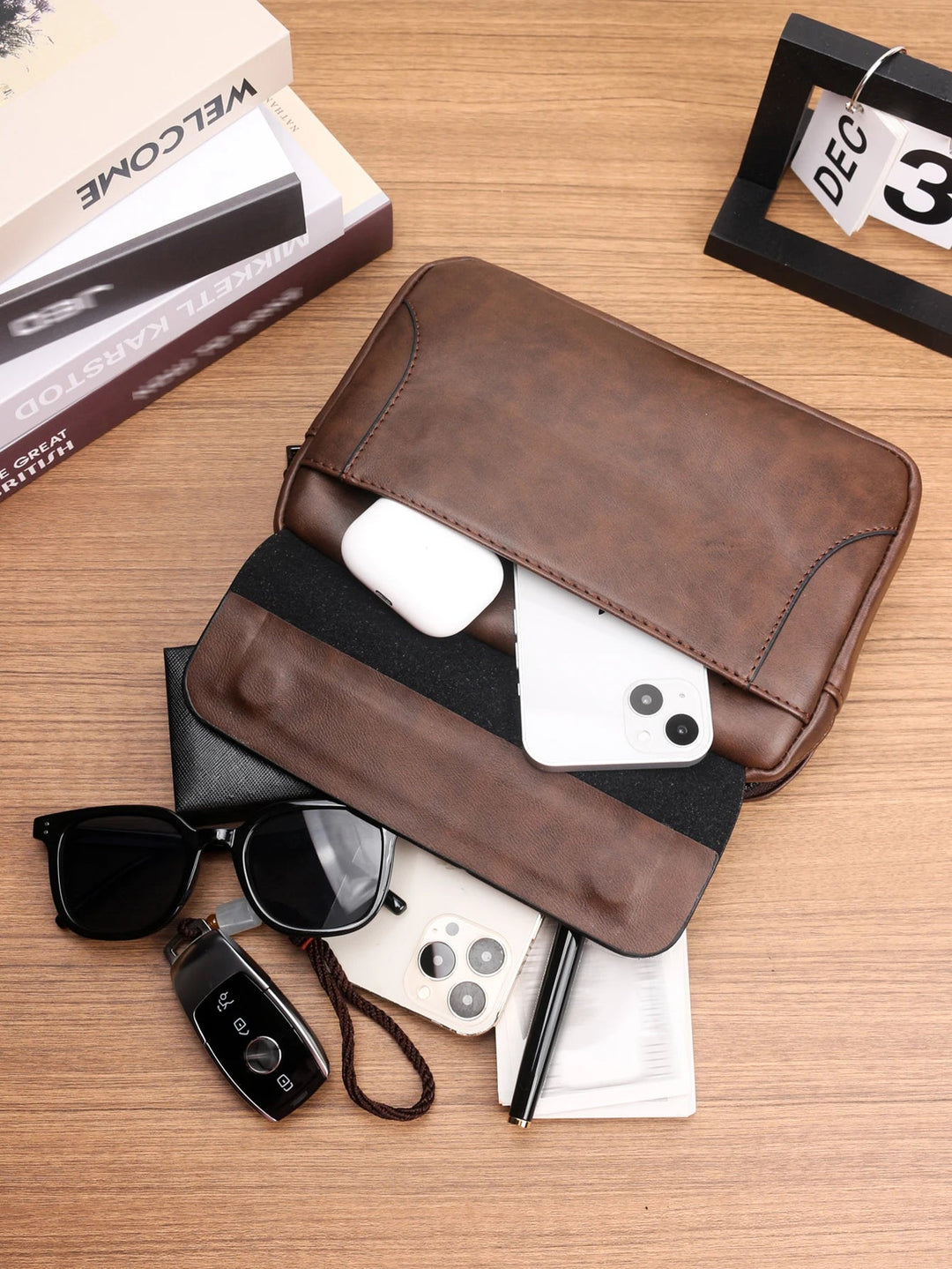 Pochette Homme Marron à Rabat – Grand Volume, Zippée avec Dragonne L'artisan Cuir