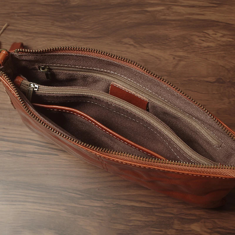 Pochette Cuir Homme Cognac – Cuir Froissé Vintage, Zippée avec Dragonne L'artisan Cuir